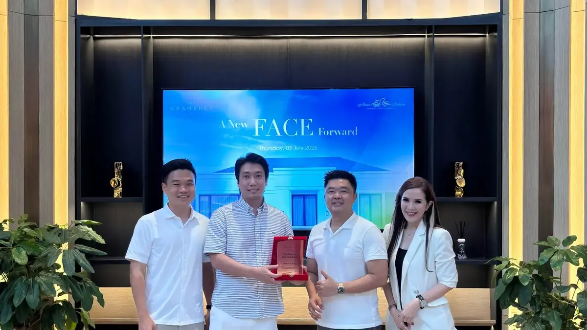 Christian Rasandy menerima penghargaan Best Contributor 2025 dari PT Alam Sutera Realty Tbk