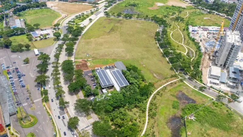 Foto udara area Blok C Escala Alam Sutera di tepi Rimba Urban Forest